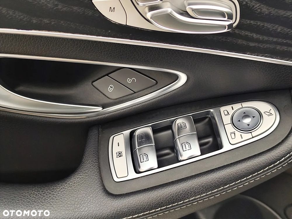 Mercedes-Benz Klasa C 300 9G-TRONIC AMG Line - 14