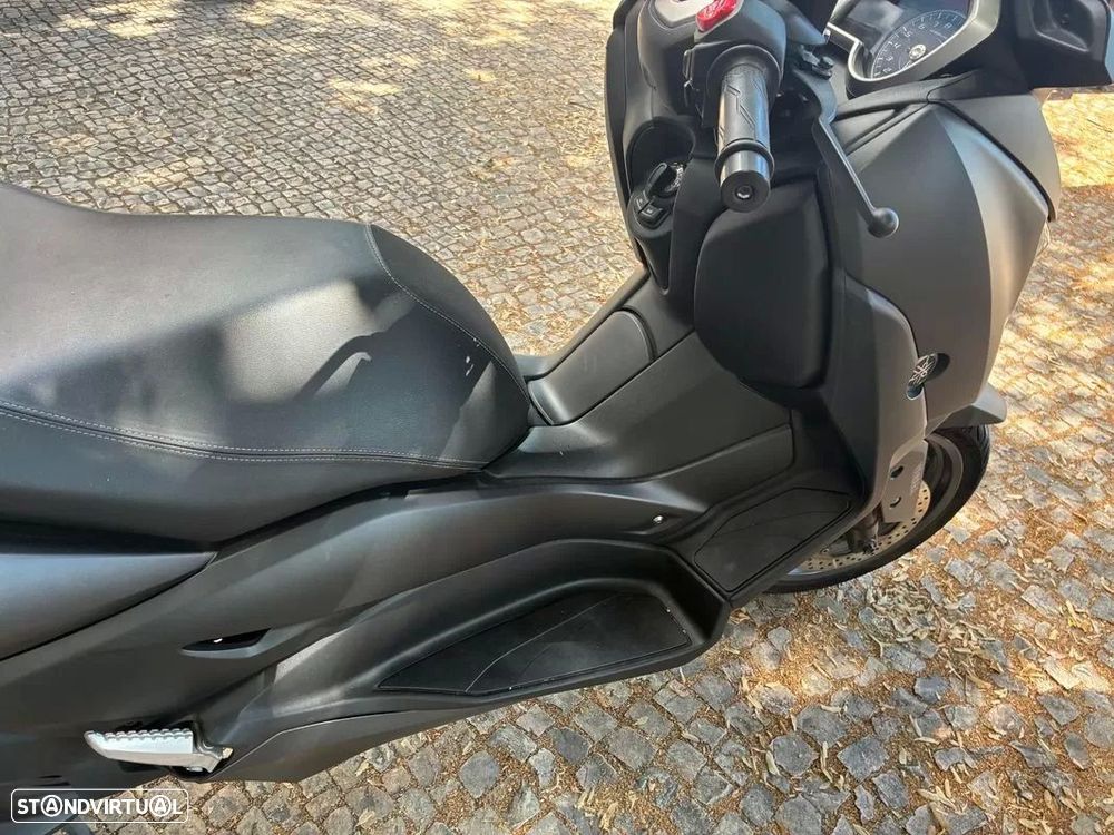 Yamaha X-Max - 10