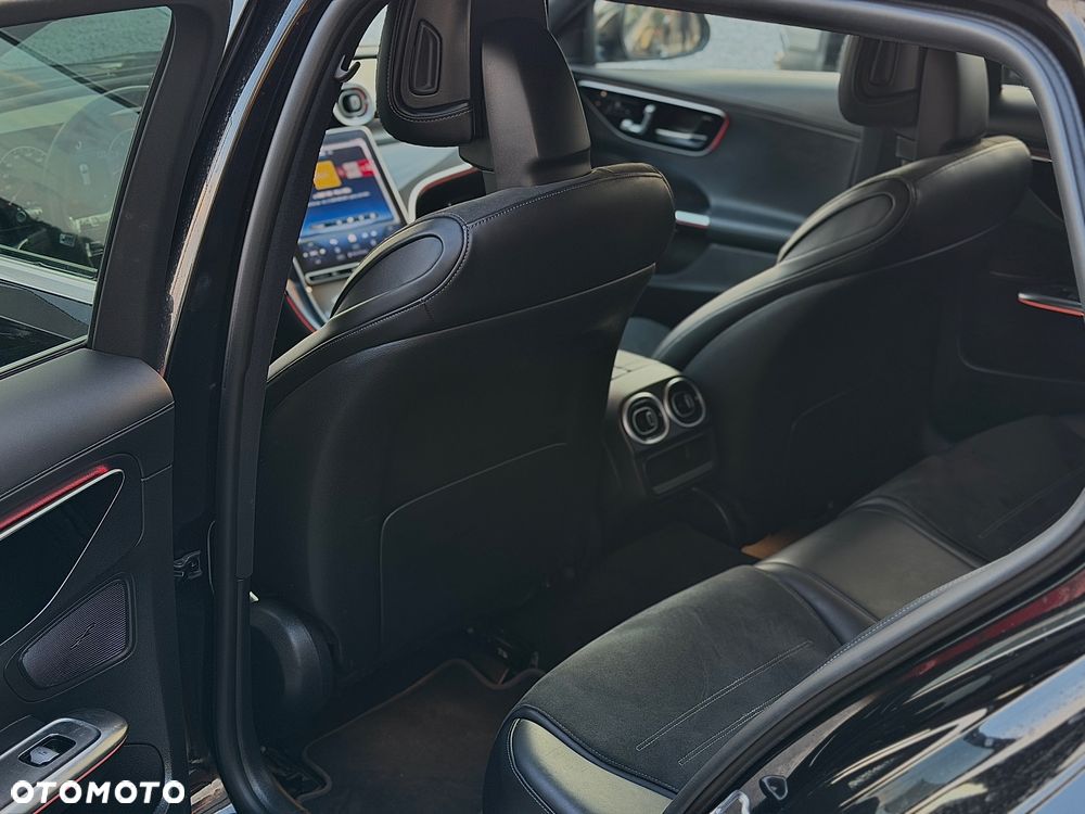 Mercedes-Benz Klasa C 180 9G-TRONIC AMG Line - 34