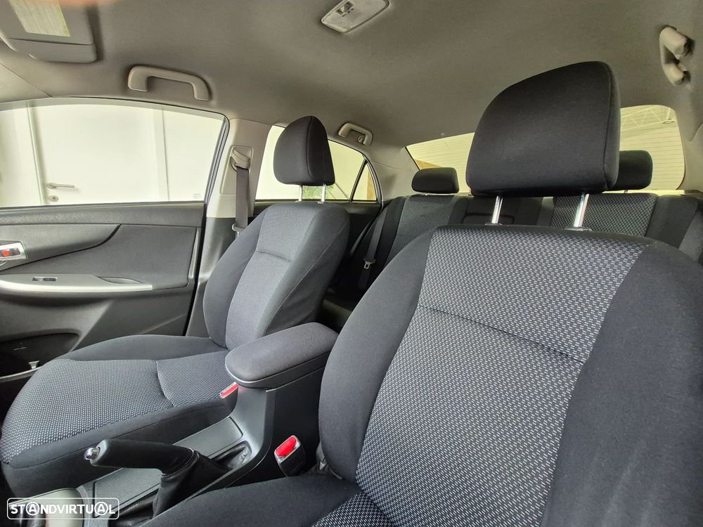 Toyota Corolla 1.4 D-4D Exclusive - 8