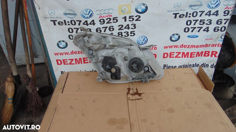 Far Toyota Corolla Verso 2002-2004 faruri stanga dreapta dezmembrez - 7