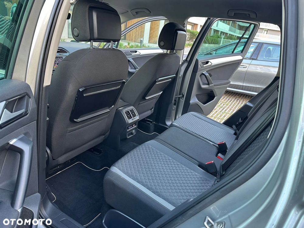 Volkswagen Tiguan 2.0 TDI SCR BlueMotion Technology Sport & Style - 16
