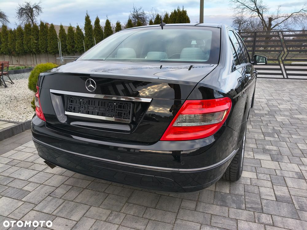 Mercedes-Benz Klasa C 180 Kompressor BlueEFFICIENCY Avantgarde - 26