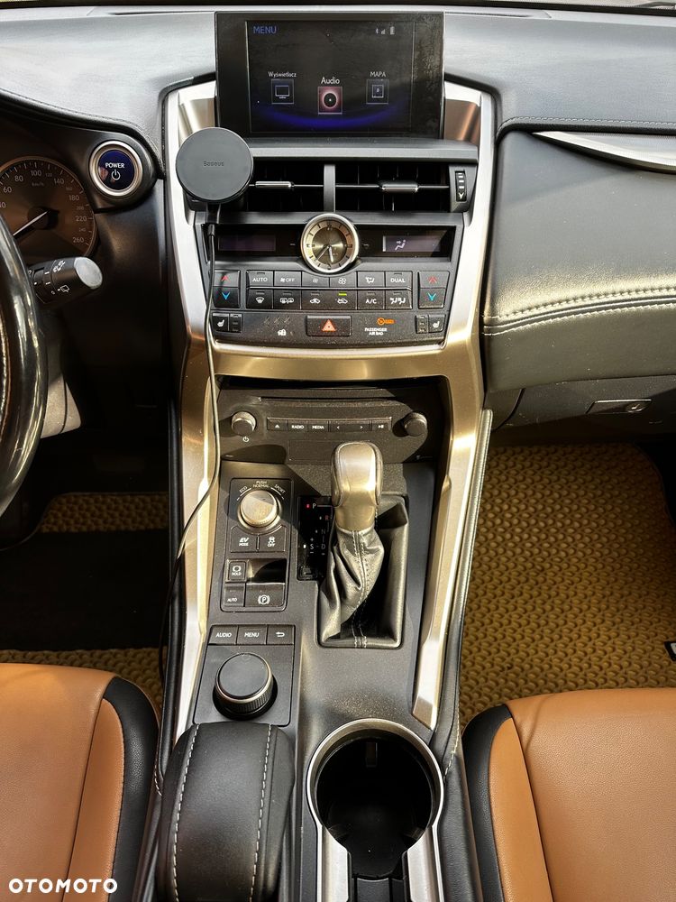 Lexus NX 300h E-FOUR Luxury Line - 13