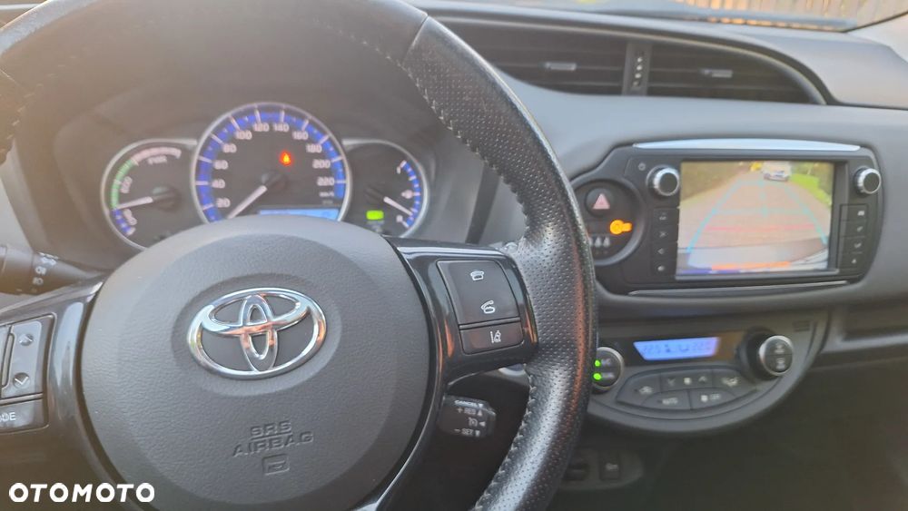 Toyota Yaris Hybrid 100 Premium - 9