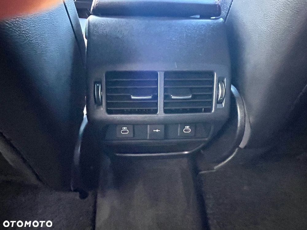 Land Rover Discovery Sport 2.0 D200 mHEV R-Dynamic SE - 36