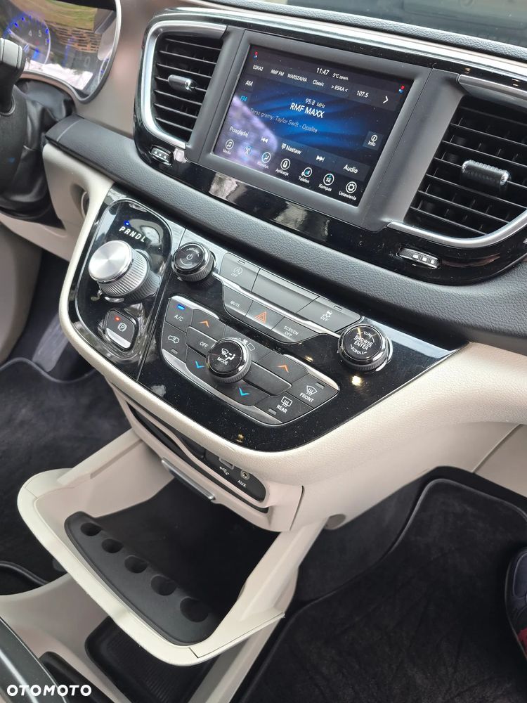 Chrysler Pacifica - 26