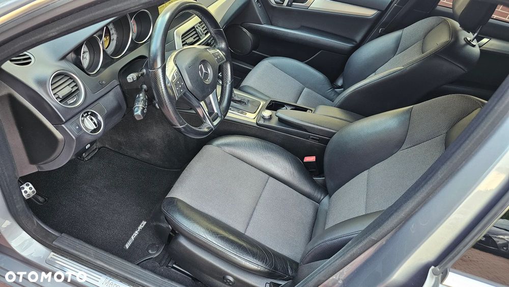 Mercedes-Benz Klasa C 350 T CDI DPF (BlueEFFICIENCY) 7G-TRONIC Avantgarde - 7