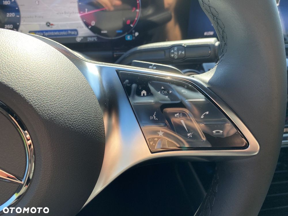 Mercedes-Benz GLA - 13