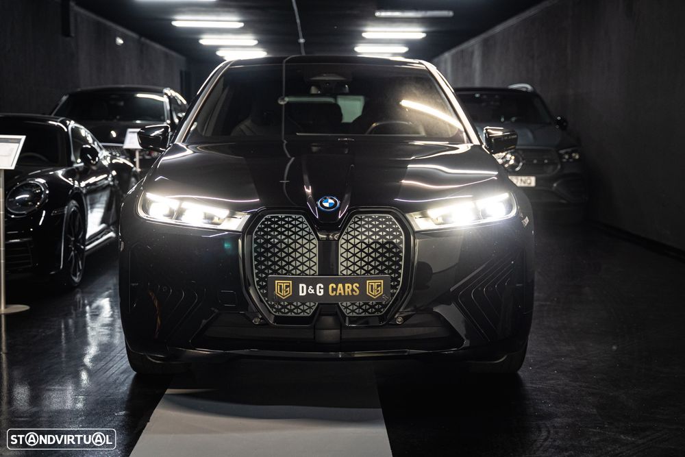 BMW iX xDrive 40 Pack Desportivo - 21