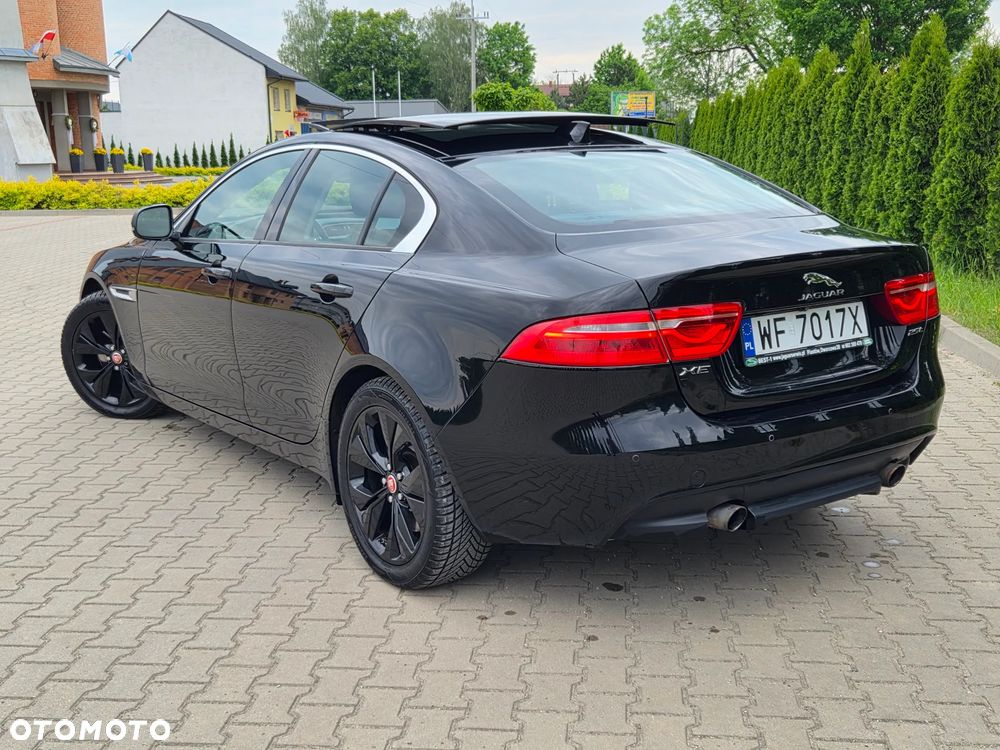 Jaguar XE 2.0 T Prestige - 35