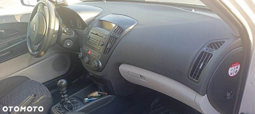 Kia Ceed 1.4 Comfort + - 7