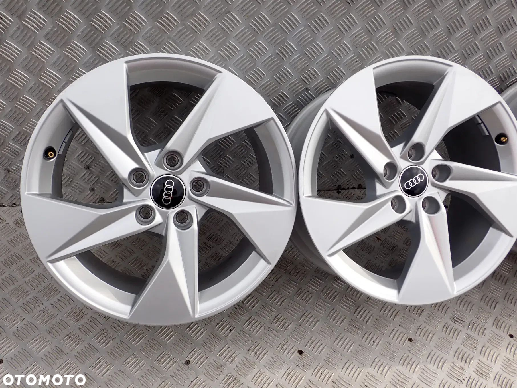 FELGI ALUMINIOWE AUDI 8x17 et 46 A3 A4 b5 b6 b7 A5 A6 A8 Q2 Q3 Q5 - 8Y0601025A - 2