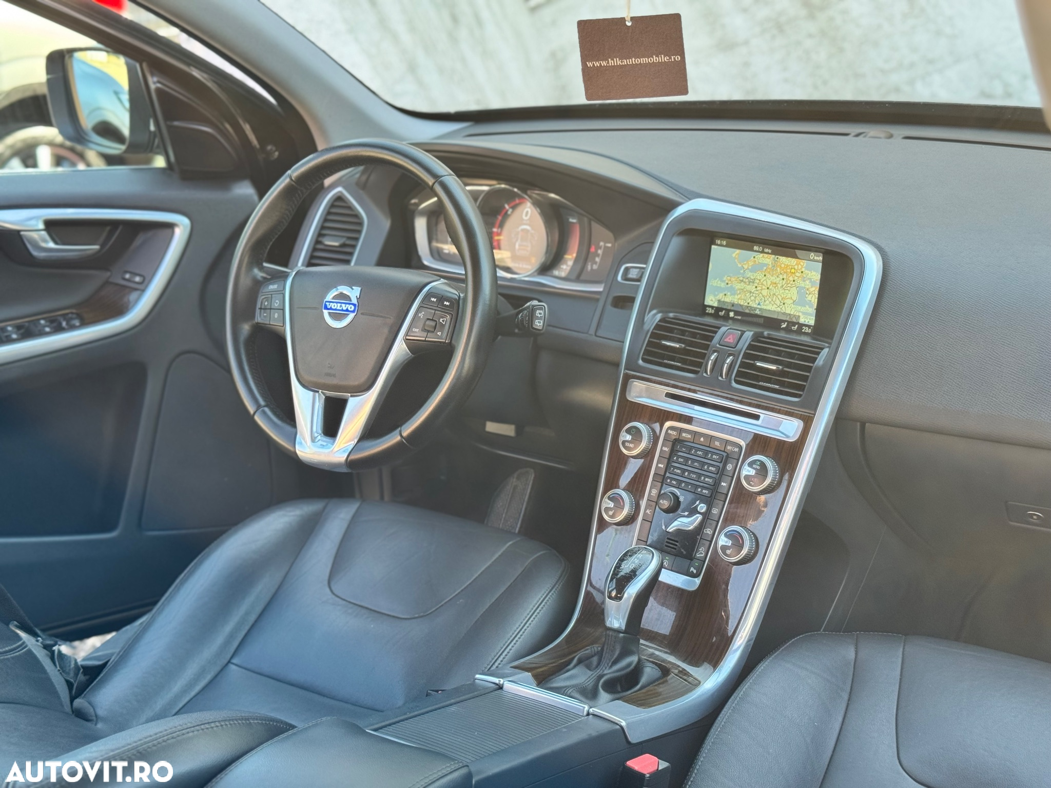 Volvo XC 60 D5 AWD Geartronic Summum - 27