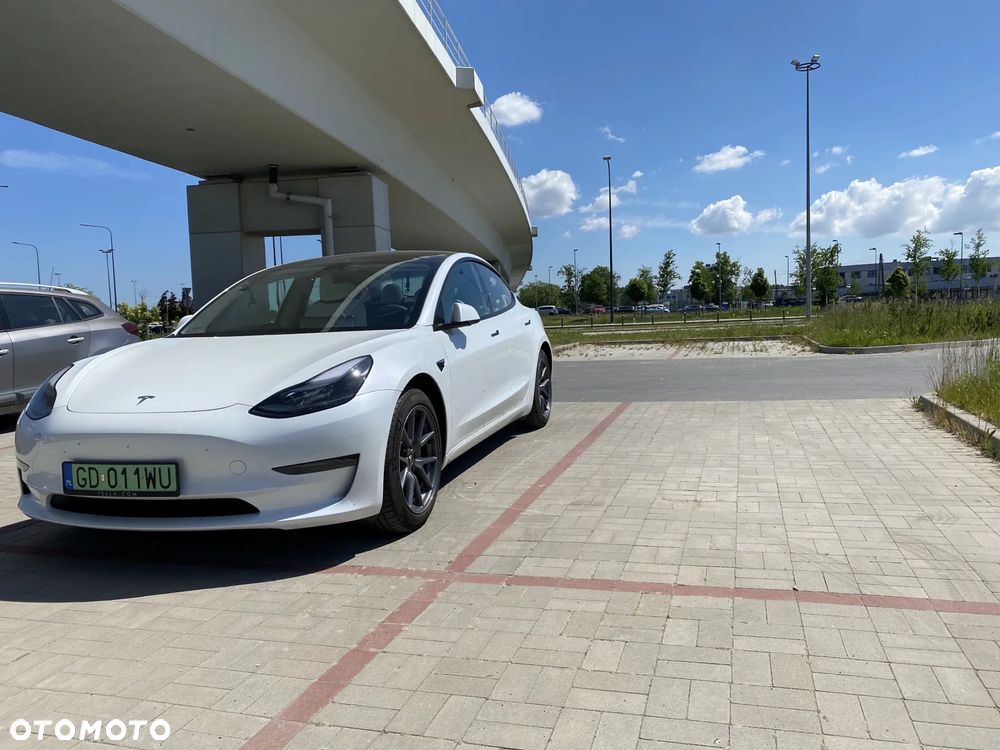 Tesla Model 3 - 3