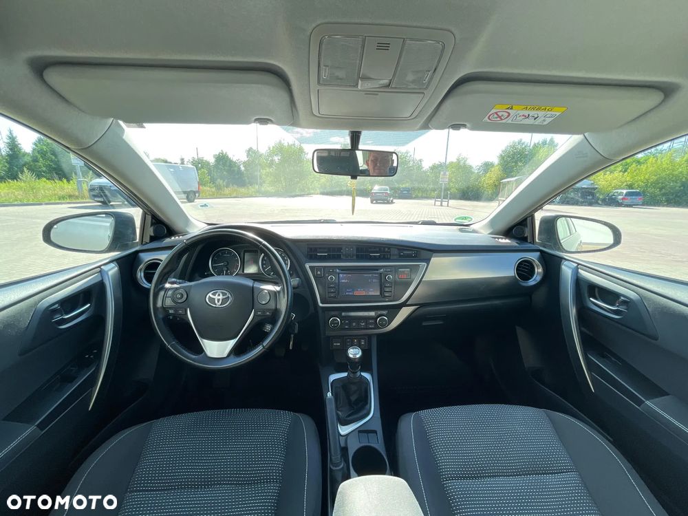 Toyota Auris 1.6 Valvematic Executive - 11