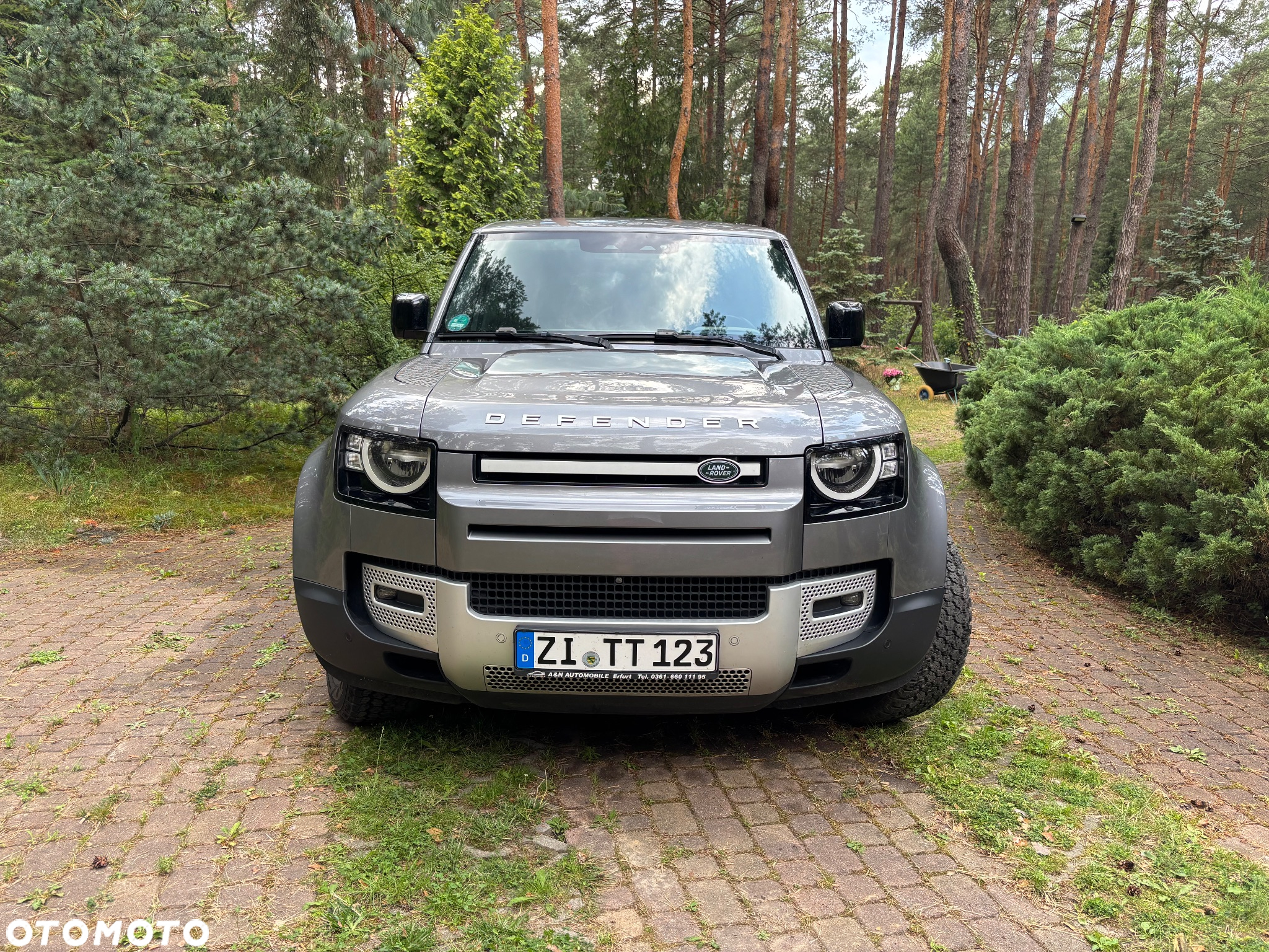 Land Rover Defender 110 2.0 D240 S - 2