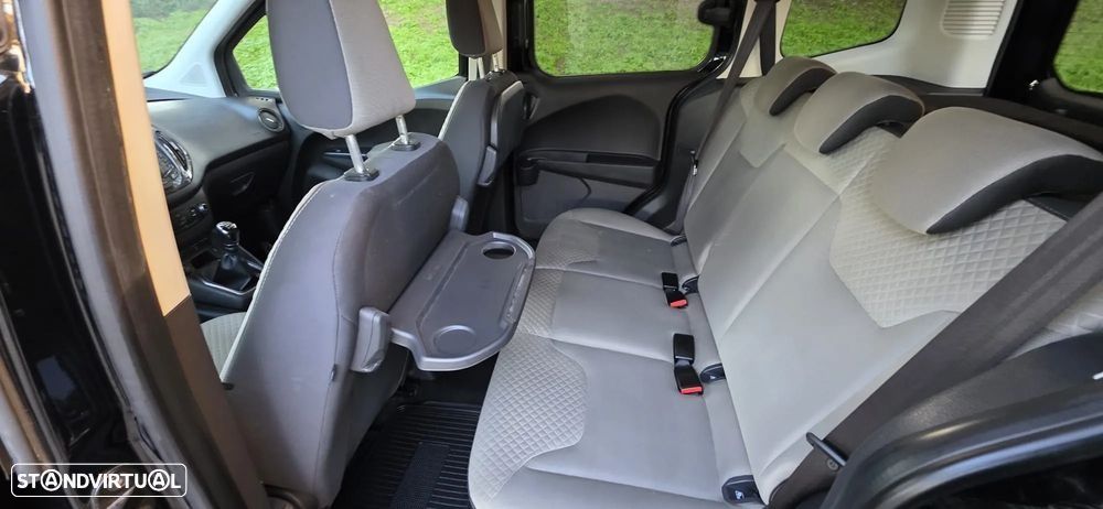 Ford Tourneo Courier 1.5 TDCi Titanium - 20