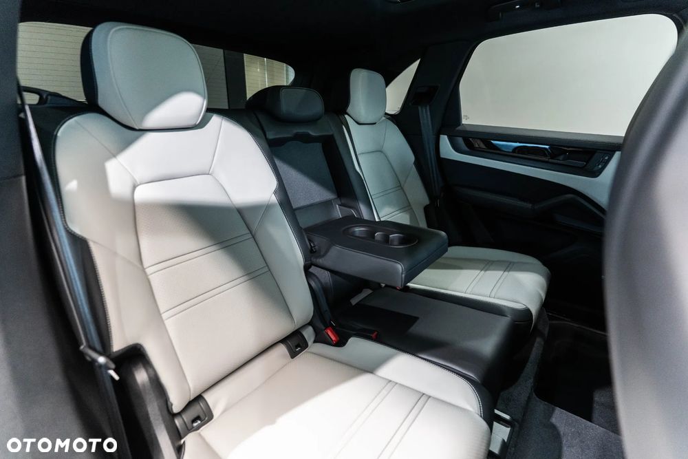 Porsche Cayenne E-Hybrid PHEV Black Edition - 12