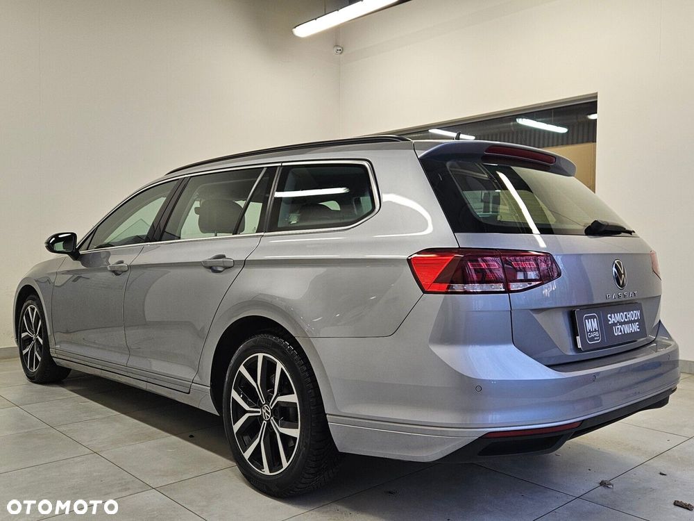 Volkswagen Passat - 4