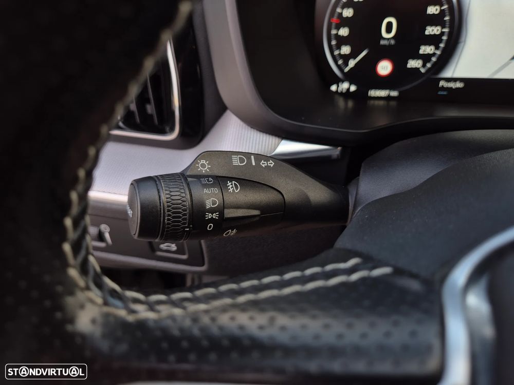 Volvo XC 60 2.0 D4 R-Design AWD Geartronic - 23