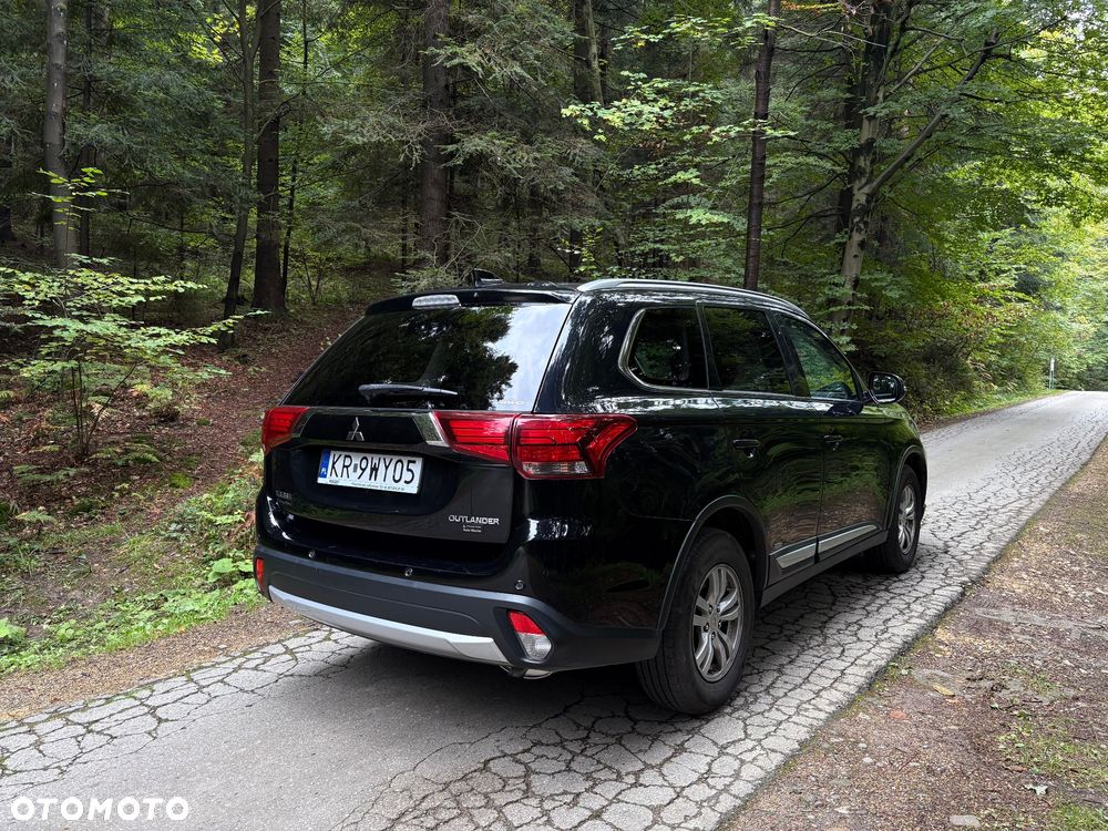 Mitsubishi Outlander 2.0 Instyle + 4WD CVT - 8