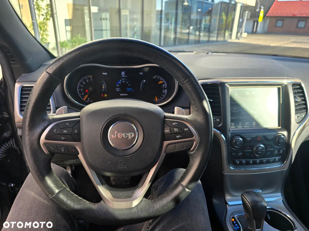 Jeep Grand Cherokee - 16