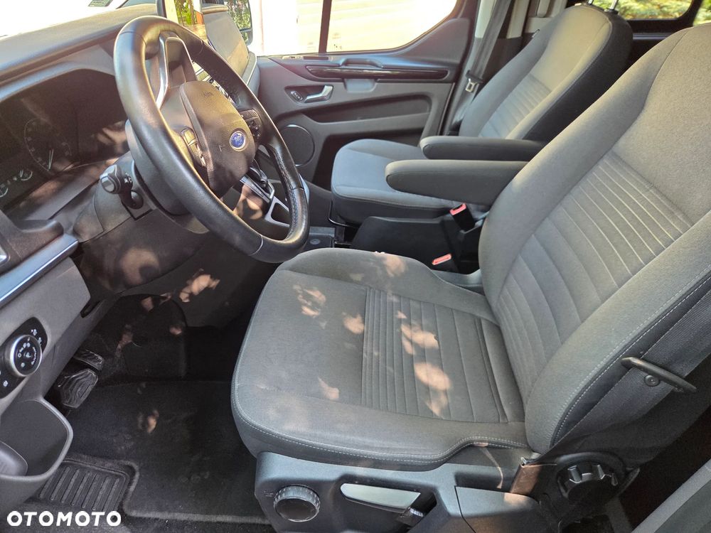 Ford Tourneo Custom - 9