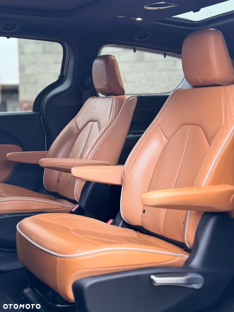 Chrysler Pacifica - 27