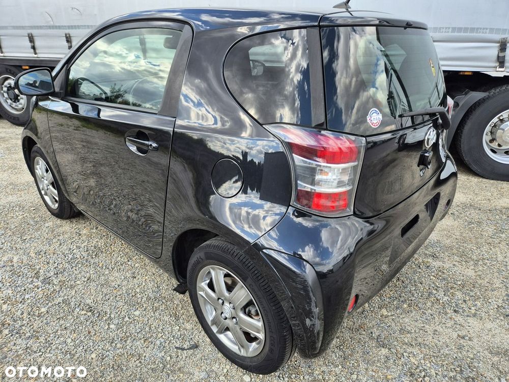 Toyota iQ - 4