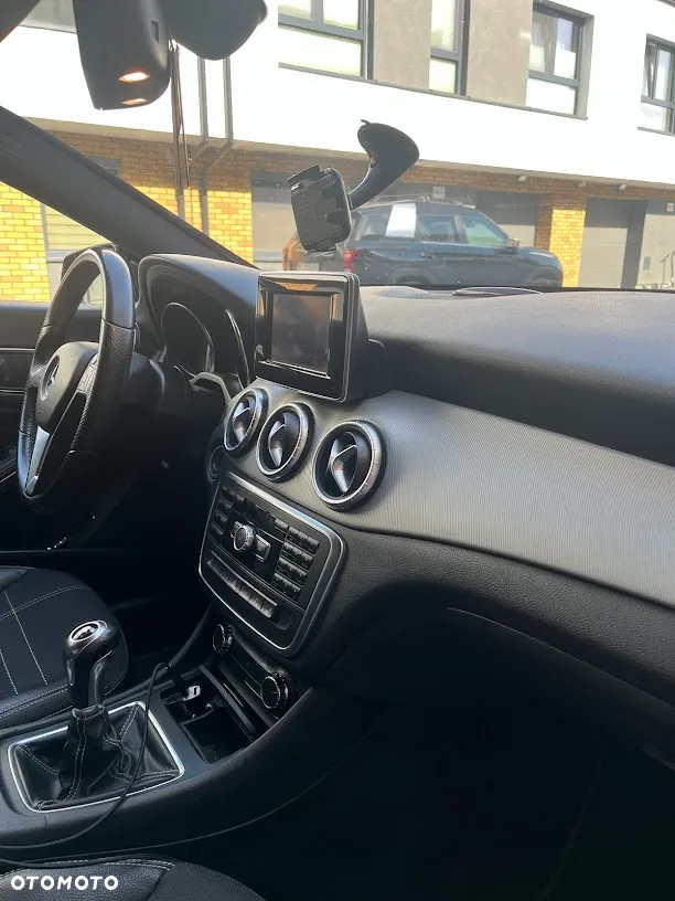 Mercedes-Benz CLA 180 - 6