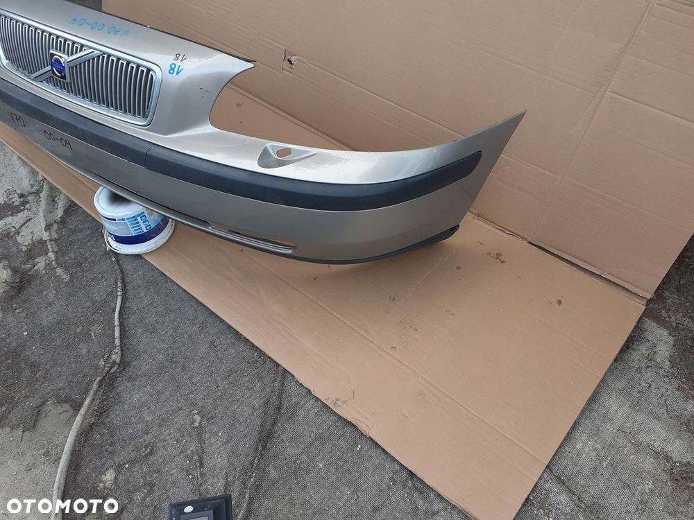 Zderzak przód Volvo V70 00-04r. 09484239/443 - 3