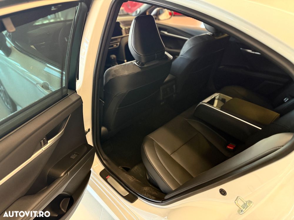 Toyota Camry 2.5 HEV Luxury - 10