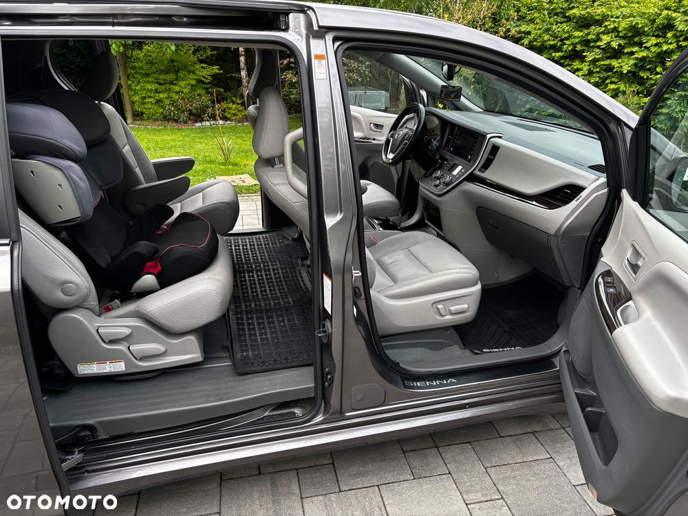 Toyota Sienna 3.5 V6 XLE AWD - 12