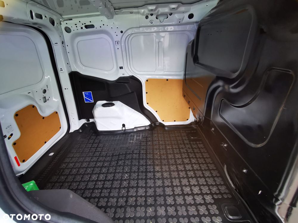 Ford Transit Courier - 10