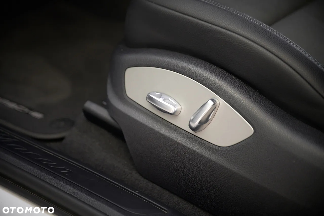 Porsche Macan - 33