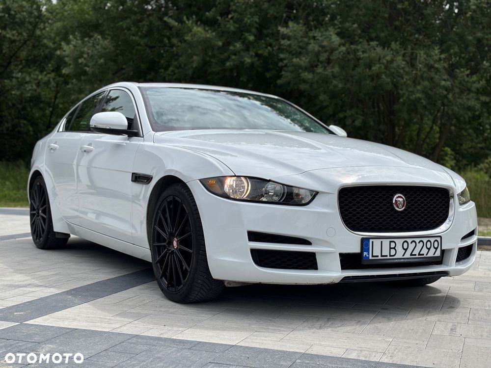 Jaguar XE 2.0 T Prestige - 31