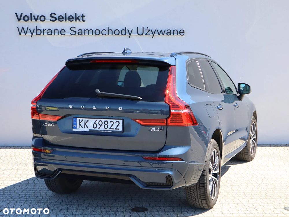 Volvo XC 60 B4 D AWD Plus Dark - 4