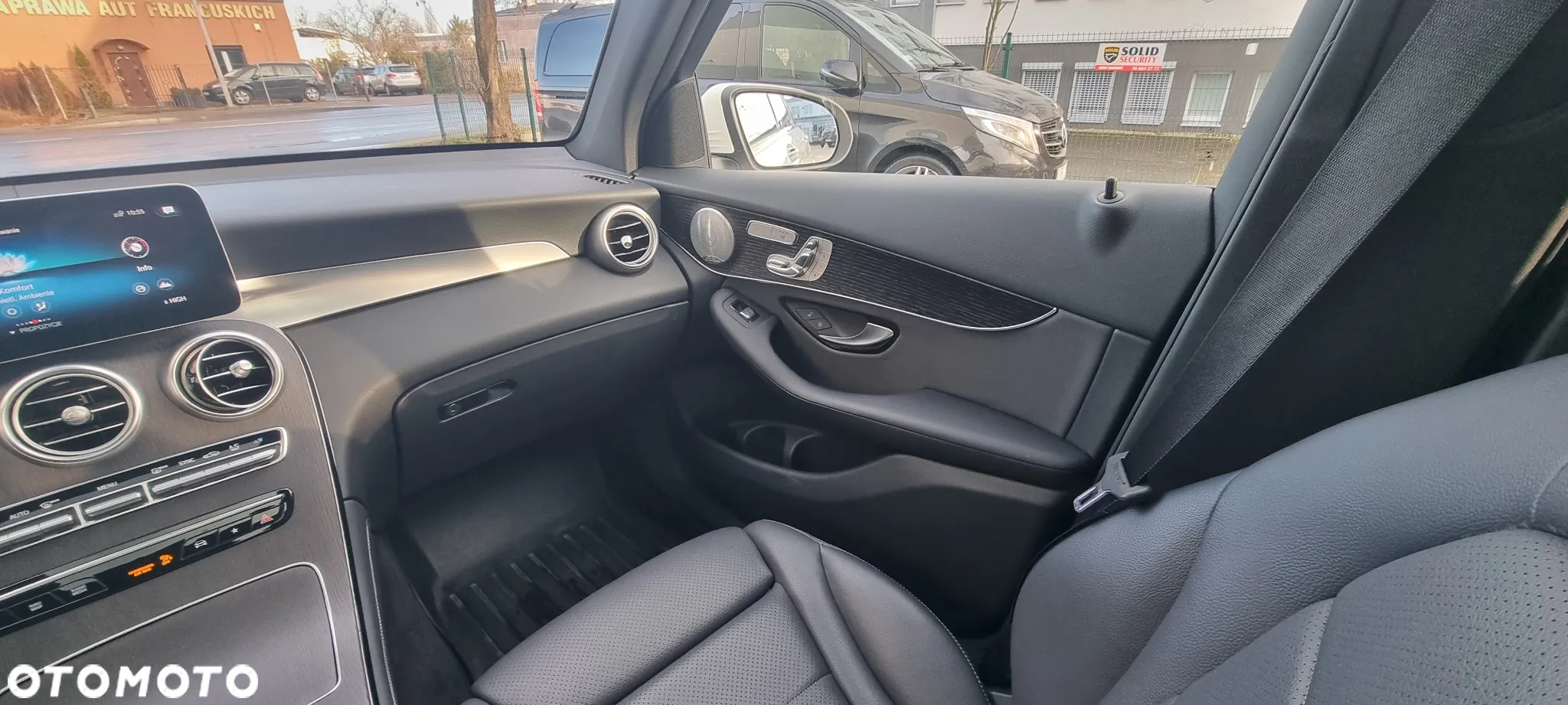 Mercedes-Benz GLC 300 4Matic 9G-TRONIC AMG Line Plus - 30