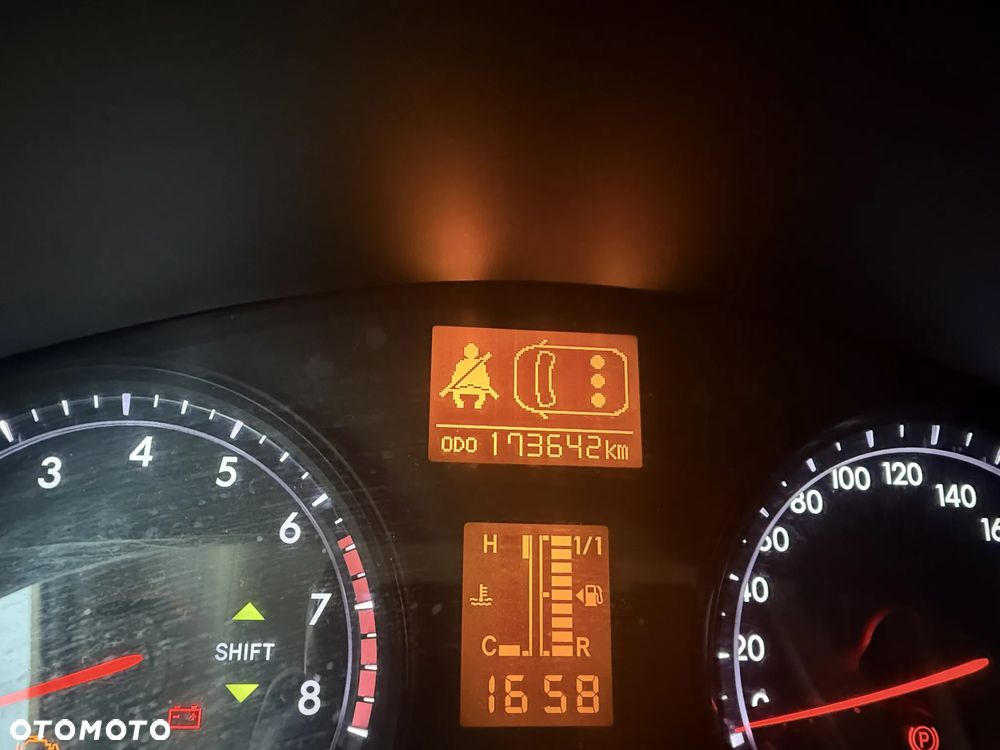 Toyota Avensis 2.0 Premium EU5 - 10