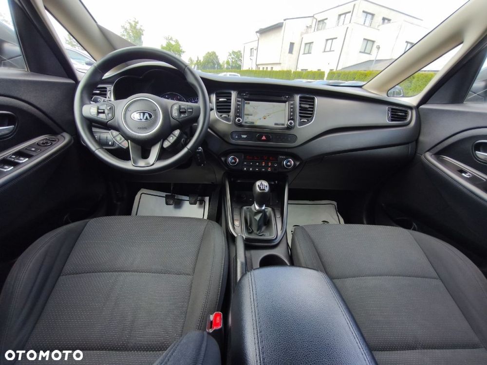 Kia Carens - 8