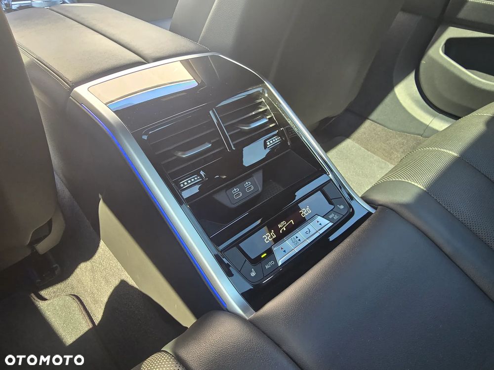 BMW Seria 8 - 11