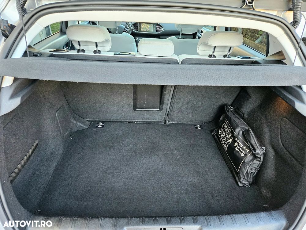 Peugeot 308 1.2 L PureTech Turbo Allure - 14