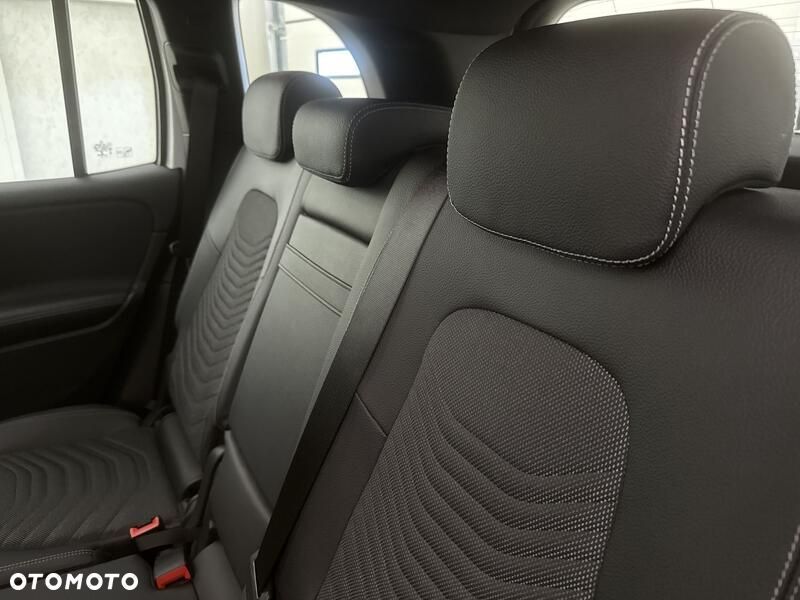 Mercedes-Benz GLB 200 7G-DCT - 20