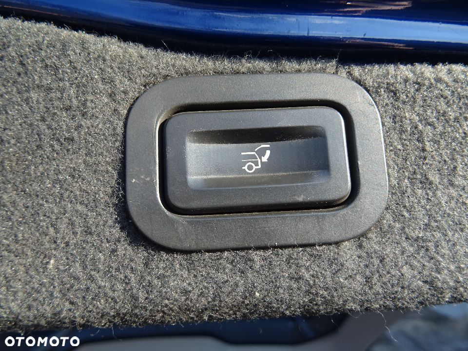 WŁĄCZNIK PRZYCISK KLAPY ELEKTRYCZNEJ OPEL VECTRA C KOMBI  wiązka wtyczka - 16