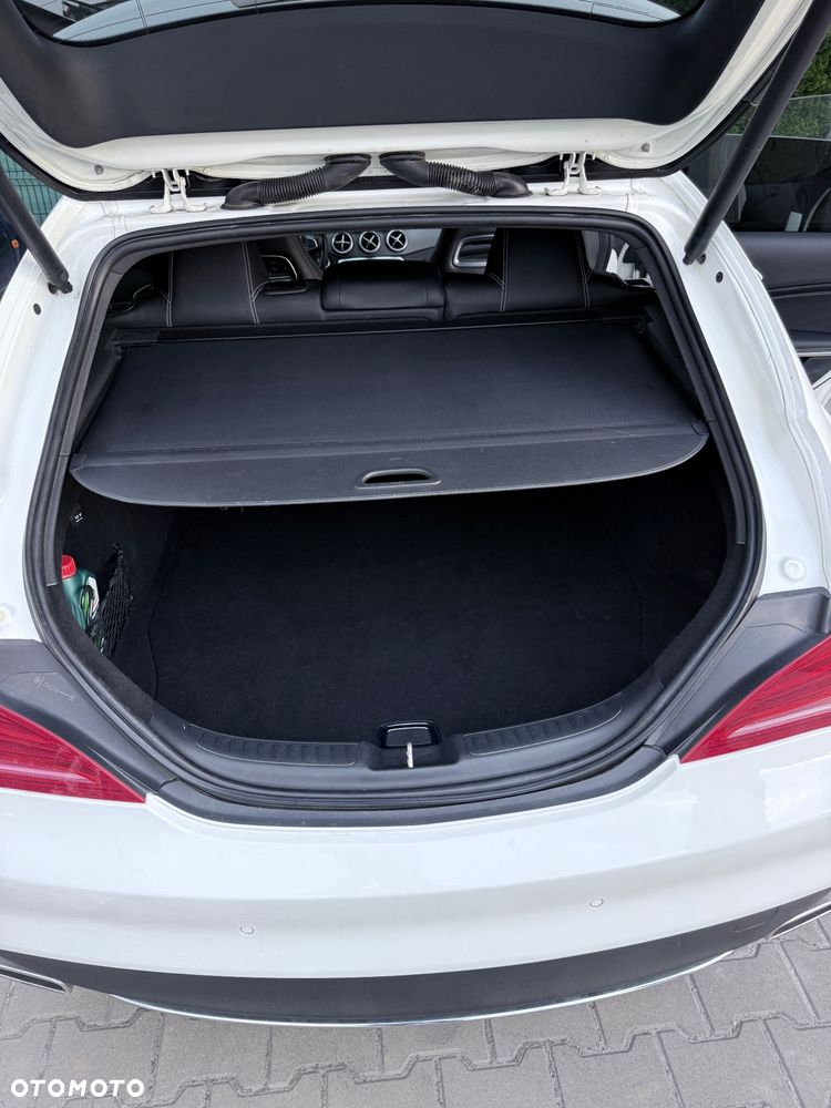 Mercedes-Benz CLA 200 7G-DCT - 25