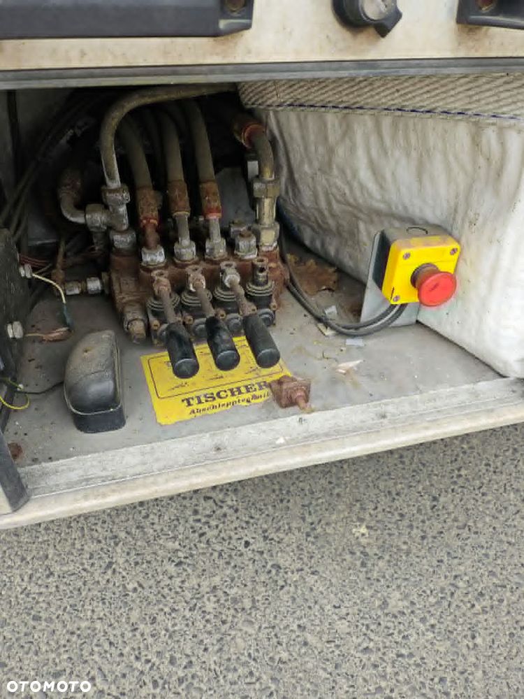 Nissan - 9