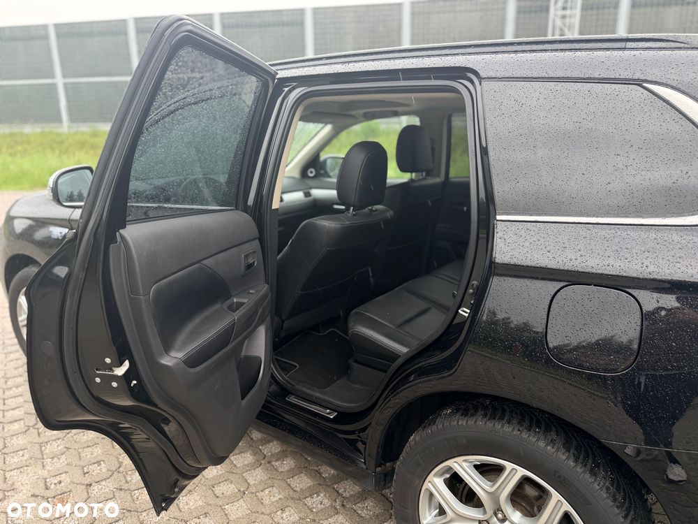 Mitsubishi Outlander - 11