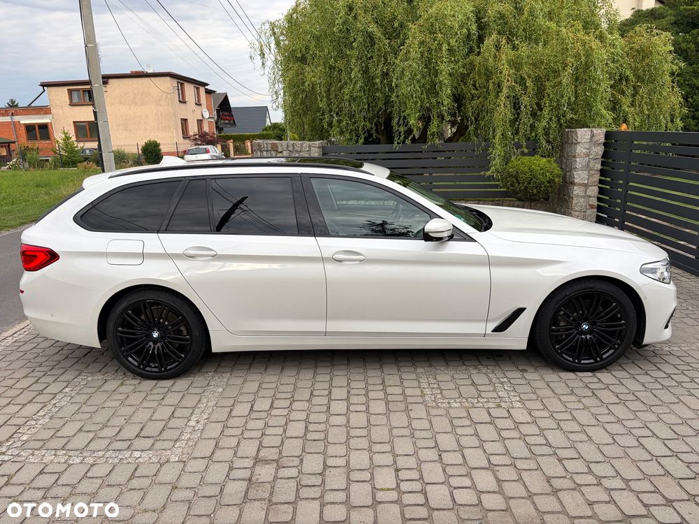 BMW Seria 5 525d Sport-Aut Luxury Line - 9