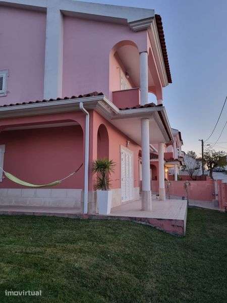 Moradia T4 Remodelada Vale Fetal, Charneca da Caparica - Grande imagem: 3/11